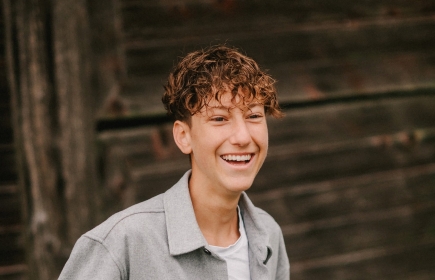 Un jeune musicien, concentré et porté par une joie palpable : Levin Müller