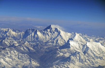 Flug nach Paro südlich vom Mount Everest und Lhotse